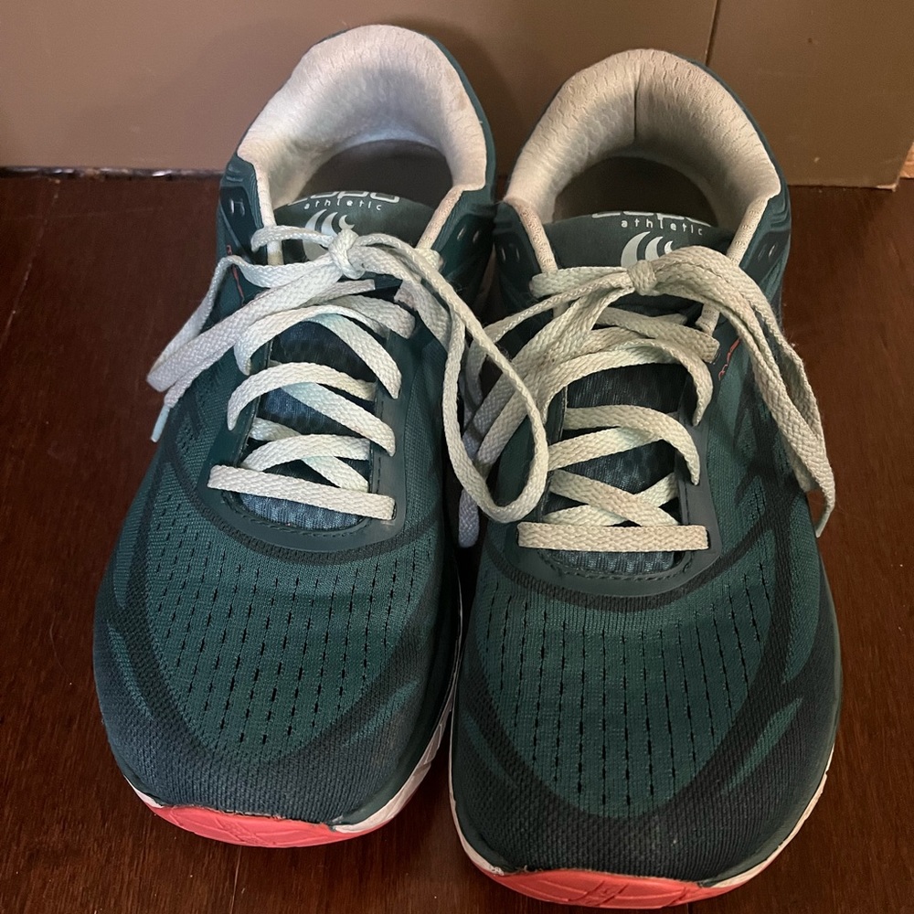 COPY - Topo Sneakers Women’s Size 9